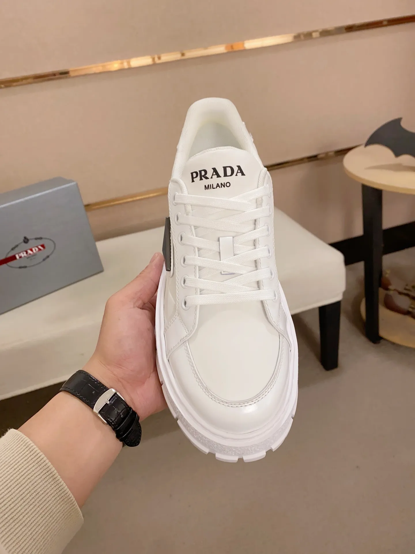 Men's shoes 💰 580💰 ✔️✔️✔️Higher version High-quality new PRADA (Prada) counters are launched simultaneously. The new men's shoes and 😘 fabrics are made of high-tech glue-spraying technology. Lining: Full cowhide lining. 👍🏿 High-end ☄️ Air-cushion molded anti-slip foam outsole, exquisite lines, simple and elegant, comfortable and high-end for leisure travel. Code number: 38 to 44 (45 can be customized and cannot be returned or exchanged)